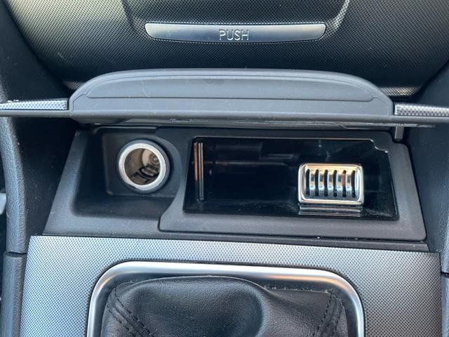 アコード ユーロＲ　純正レカロシート／モデューロマフラー／ＭＯＭＯステアリング／デュアルエアコン／ＣＤ／キーレス／１７インチアルミ／（42枚目）