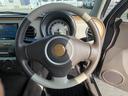 革巻きステアリングです。握った感じがとても良く、長時間のドライブでも手が疲れませんよ（＾ｏ＾）