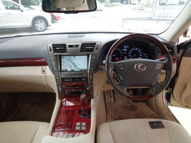 LS460 バージョンC カードキー パワーシート ナビ ウッドコンビハンドル 保証付き 禁煙車 バックカメラ 車検整備付き アルミホイール セキュリティーアラーム(7枚目)