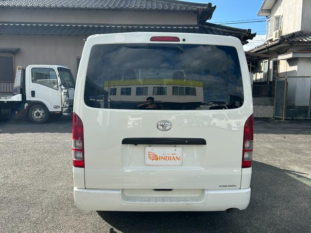 ハイエースバン ロングＤＸ　ユーザー買取車・社外ナビ・フルセグＴＶ・バックカメラ・キーレス・社外１５インチアルミホイール・９人乗り（9枚目）