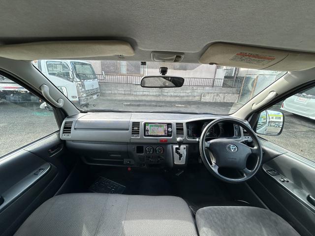 ハイエースバン ロングＤＸ　ユーザー買取車・社外ナビ・フルセグＴＶ・バックカメラ・キーレス・社外１５インチアルミホイール・９人乗り（10枚目）