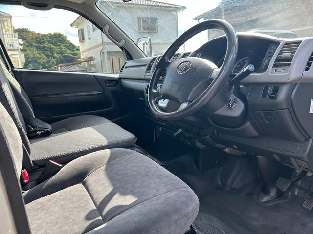 ハイエースバン ロングＤＸ　ユーザー買取車・社外ナビ・フルセグＴＶ・バックカメラ・キーレス・社外１５インチアルミホイール・９人乗り（12枚目）