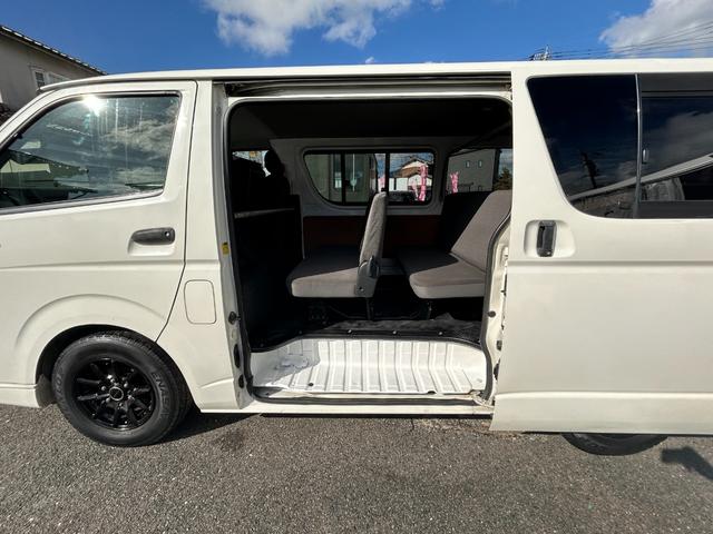 ハイエースバン ロングＤＸ　ユーザー買取車・社外ナビ・フルセグＴＶ・バックカメラ・キーレス・社外１５インチアルミホイール・９人乗り（18枚目）