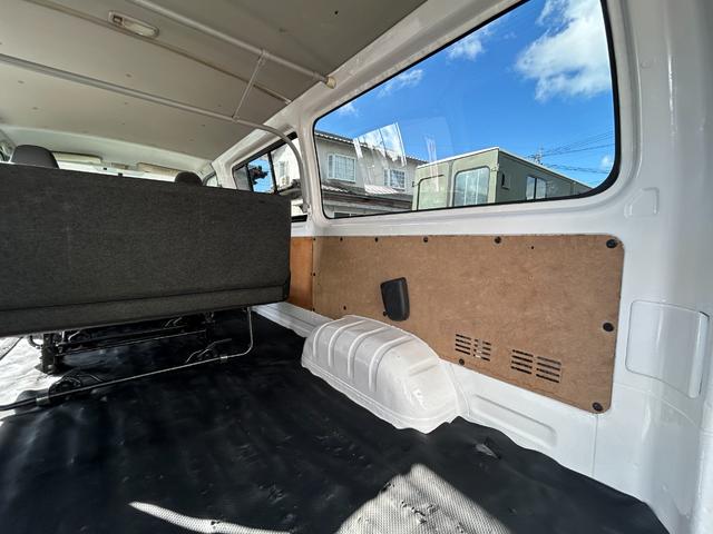 ハイエースバン ロングＤＸ　ユーザー買取車・社外ナビ・フルセグＴＶ・バックカメラ・キーレス・社外１５インチアルミホイール・９人乗り（21枚目）
