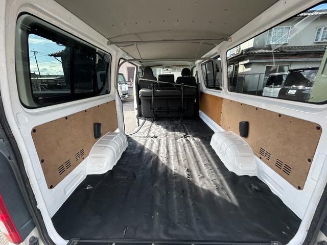 ハイエースバン ロングＤＸ　ユーザー買取車・社外ナビ・フルセグＴＶ・バックカメラ・キーレス・社外１５インチアルミホイール・９人乗り（25枚目）