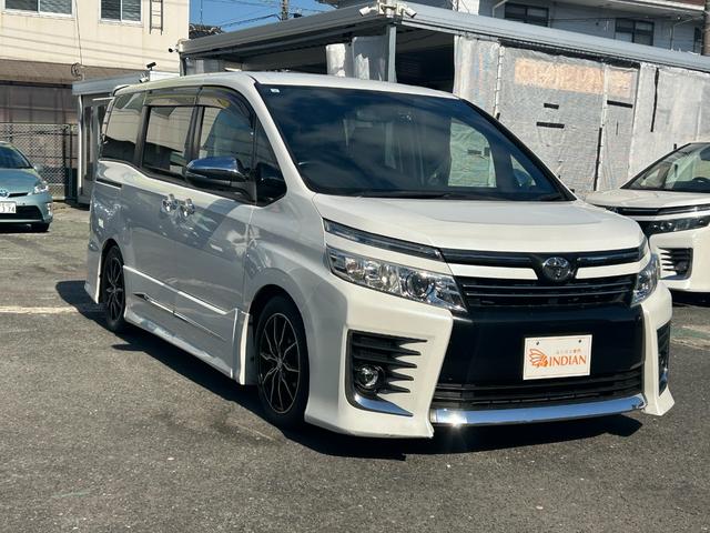 ヴォクシー ZS 煌 全国一年保証・純正ナビ・フルセグTV・フリップダウンモニター・両側電動スライドドア・社外足回り・スマートキー・電動格納ミラー(4枚目)