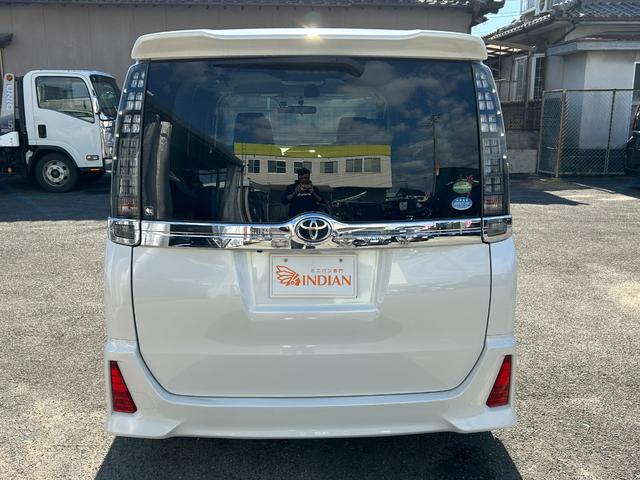 ヴォクシー ZS 煌 全国一年保証・純正ナビ・フルセグTV・フリップダウンモニター・両側電動スライドドア・社外足回り・スマートキー・電動格納ミラー(7枚目)