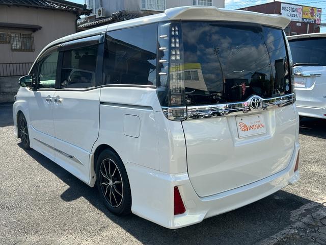 ヴォクシー ZS 煌 全国一年保証・純正ナビ・フルセグTV・フリップダウンモニター・両側電動スライドドア・社外足回り・スマートキー・電動格納ミラー(8枚目)
