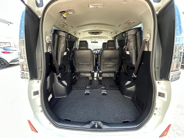 ヴォクシー ZS 煌 全国一年保証・純正ナビ・フルセグTV・フリップダウンモニター・両側電動スライドドア・社外足回り・スマートキー・電動格納ミラー(10枚目)