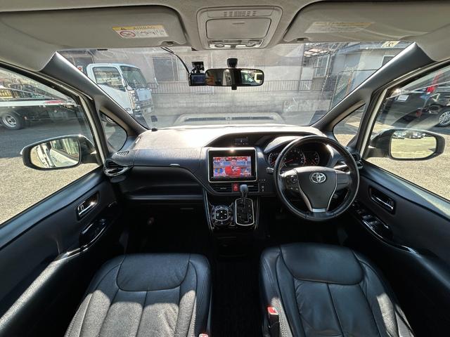 ヴォクシー ZS 煌 全国一年保証・純正ナビ・フルセグTV・フリップダウンモニター・両側電動スライドドア・社外足回り・スマートキー・電動格納ミラー(11枚目)