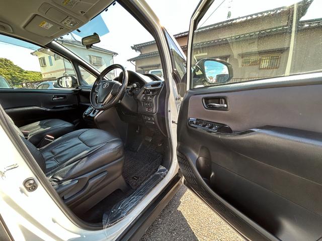 ヴォクシー ZS 煌 全国一年保証・純正ナビ・フルセグTV・フリップダウンモニター・両側電動スライドドア・社外足回り・スマートキー・電動格納ミラー(19枚目)