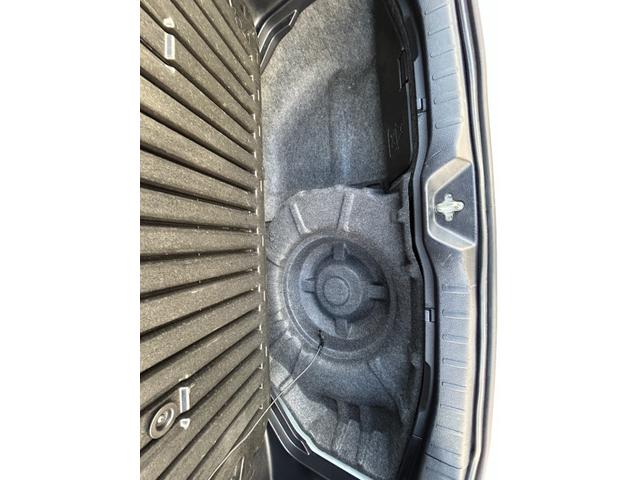 ヴォクシー ZS 煌 全国一年保証・純正ナビ・フルセグTV・フリップダウンモニター・両側電動スライドドア・社外足回り・スマートキー・電動格納ミラー(21枚目)