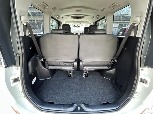 ヴォクシー ZS 煌 全国一年保証・純正ナビ・フルセグTV・フリップダウンモニター・両側電動スライドドア・社外足回り・スマートキー・電動格納ミラー(22枚目)