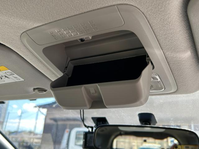 ヴォクシー ZS 煌 全国一年保証・純正ナビ・フルセグTV・フリップダウンモニター・両側電動スライドドア・社外足回り・スマートキー・電動格納ミラー(31枚目)