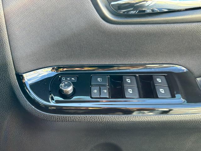 ヴォクシー ZS 煌 全国一年保証・純正ナビ・フルセグTV・フリップダウンモニター・両側電動スライドドア・社外足回り・スマートキー・電動格納ミラー(33枚目)