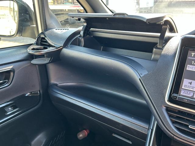 ヴォクシー ZS 煌 全国一年保証・純正ナビ・フルセグTV・フリップダウンモニター・両側電動スライドドア・社外足回り・スマートキー・電動格納ミラー(34枚目)