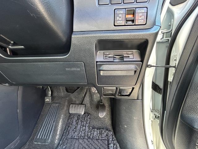 ヴォクシー ZS 煌 全国一年保証・純正ナビ・フルセグTV・フリップダウンモニター・両側電動スライドドア・社外足回り・スマートキー・電動格納ミラー(38枚目)