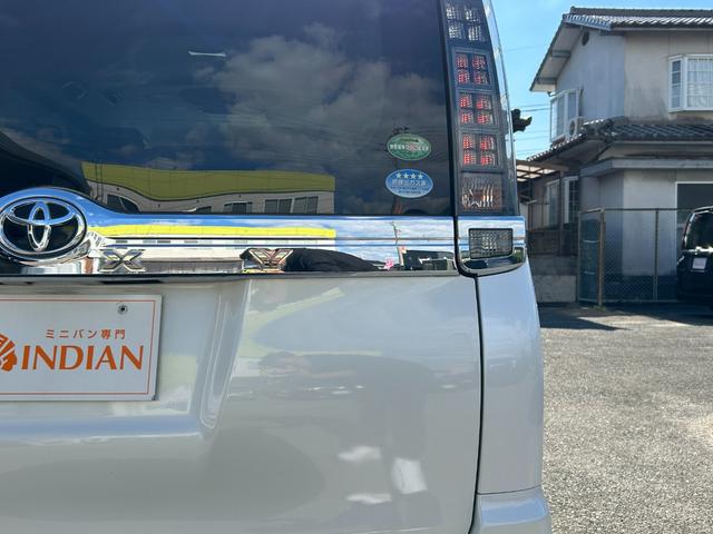 ヴォクシー ZS 煌 全国一年保証・純正ナビ・フルセグTV・フリップダウンモニター・両側電動スライドドア・社外足回り・スマートキー・電動格納ミラー(40枚目)