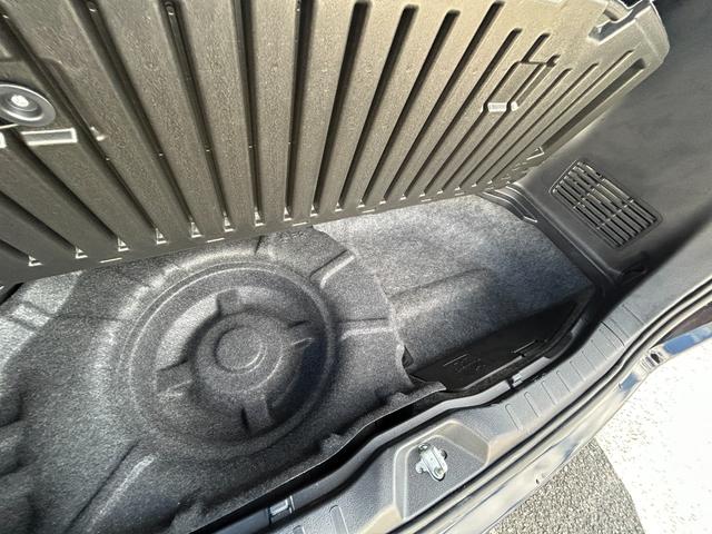 ヴォクシー ＺＳ　煌ＩＩ　全国一年保証・純正ナビ・フルセグＴＶ・フリップダウンモニター・両側電動スライドドア・スマートキー・電動格納ミラー・純正アルミホイール（26枚目）