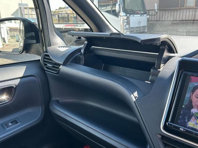 ヴォクシー ＺＳ　煌ＩＩ　全国一年保証・純正ナビ・フルセグＴＶ・フリップダウンモニター・両側電動スライドドア・スマートキー・電動格納ミラー・純正アルミホイール（28枚目）