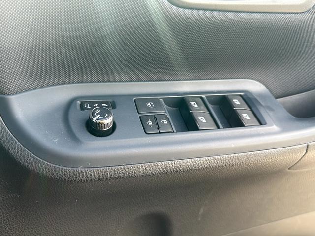 ヴォクシー ＺＳ　煌ＩＩ　全国一年保証・純正ナビ・フルセグＴＶ・フリップダウンモニター・両側電動スライドドア・スマートキー・電動格納ミラー・純正アルミホイール（32枚目）