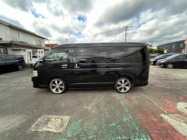 ハイエースワゴン GL 全国一年保証・社外ナビ・フルセグTV・バックカメラ・社外20インチアルミホイール・ETC・ウッドコンビハンドル(9枚目)