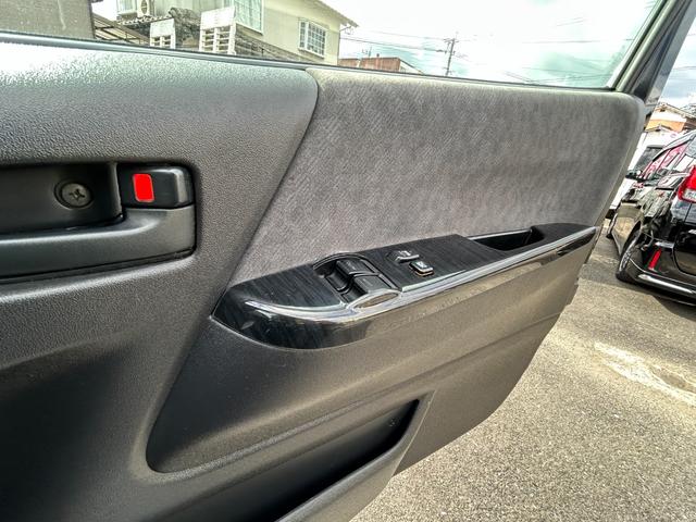 ハイエースワゴン GL 全国一年保証・社外ナビ・フルセグTV・バックカメラ・社外20インチアルミホイール・ETC・ウッドコンビハンドル(30枚目)