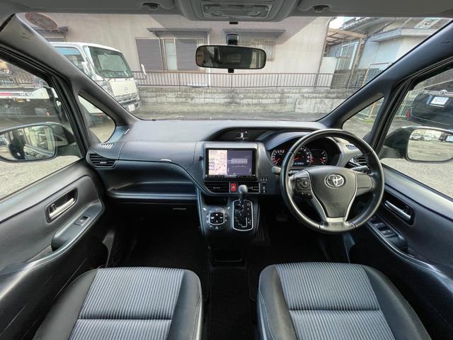 ヴォクシー ＺＳ　全国一年保証・社外ナビ・フルセグＴＶ・バックカメラ・社外フリップダウンモニター・両側パワースライド・純正アルミホイール・スマートキー・ＥＴＣ（10枚目）