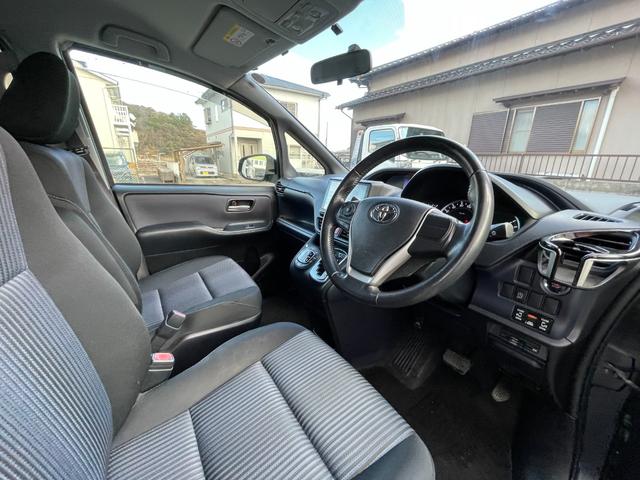 ヴォクシー ＺＳ　全国一年保証・社外ナビ・フルセグＴＶ・バックカメラ・社外フリップダウンモニター・両側パワースライド・純正アルミホイール・スマートキー・ＥＴＣ（12枚目）