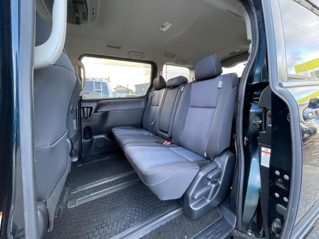 ヴォクシー ＺＳ　全国一年保証・社外ナビ・フルセグＴＶ・バックカメラ・社外フリップダウンモニター・両側パワースライド・純正アルミホイール・スマートキー・ＥＴＣ（17枚目）