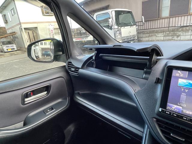 ヴォクシー ＺＳ　全国一年保証・社外ナビ・フルセグＴＶ・バックカメラ・社外フリップダウンモニター・両側パワースライド・純正アルミホイール・スマートキー・ＥＴＣ（32枚目）