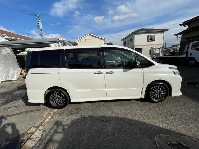 ヴォクシー ＺＳ　煌　全国一年保証・社外ナビ・フルセグＴＶ・両側パワースライド・スマートキー・ＥＴＣ・リアクーラー・純正アルミホイール（8枚目）