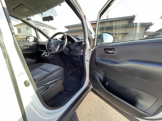 ヴォクシー ＺＳ　煌　全国一年保証・社外ナビ・フルセグＴＶ・両側パワースライド・スマートキー・ＥＴＣ・リアクーラー・純正アルミホイール（11枚目）