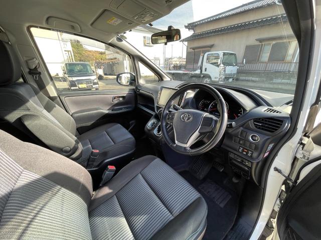 ヴォクシー ＺＳ　煌　全国一年保証・社外ナビ・フルセグＴＶ・両側パワースライド・スマートキー・ＥＴＣ・リアクーラー・純正アルミホイール（13枚目）