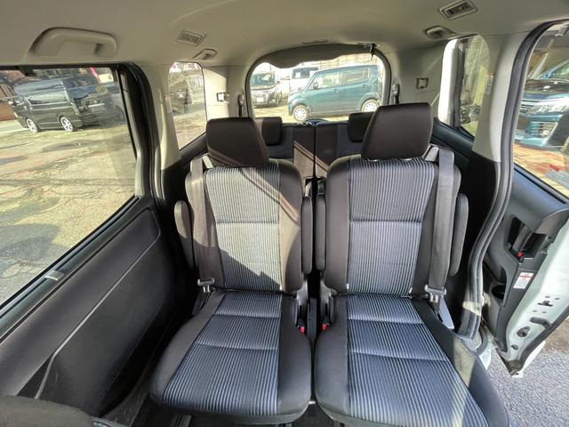 ヴォクシー ＺＳ　煌　全国一年保証・社外ナビ・フルセグＴＶ・両側パワースライド・スマートキー・ＥＴＣ・リアクーラー・純正アルミホイール（18枚目）