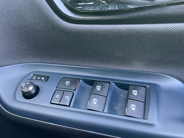 �L���ĕ֗��ȃX���C�h�h�A�t�̃~�j�o�����݌ɂƂ��ă��C���i�b�v���Ă���܂��I�Ƒ��łł�����̂��y�����Ȃ��L�����v�⋛�ނ�A���d���ԂȂǂł��劈�􂷂�~�j�o���I�����x�����X����������