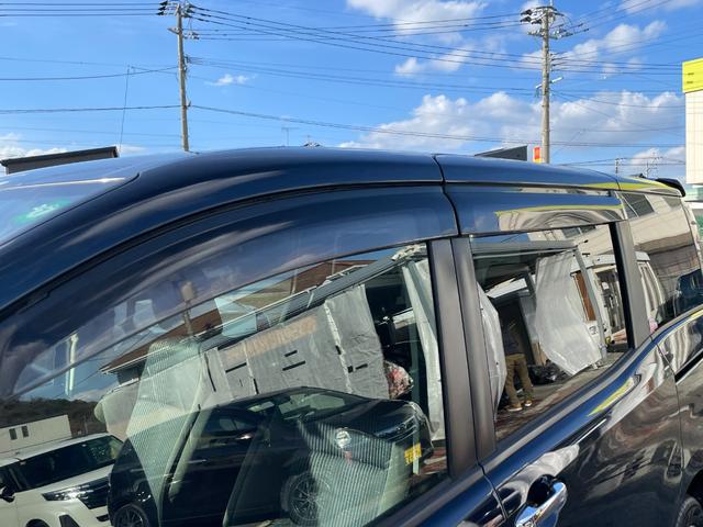 ������̔��X�̒����畾�Ђ̎��q�������������肪�Ƃ�������܂��B���Ђ̎ԗ��ɂ��ǂ蒅�����̂������̂������Ǝv���܂��̂ŁA���⍇�������҂����Ă���܂��B