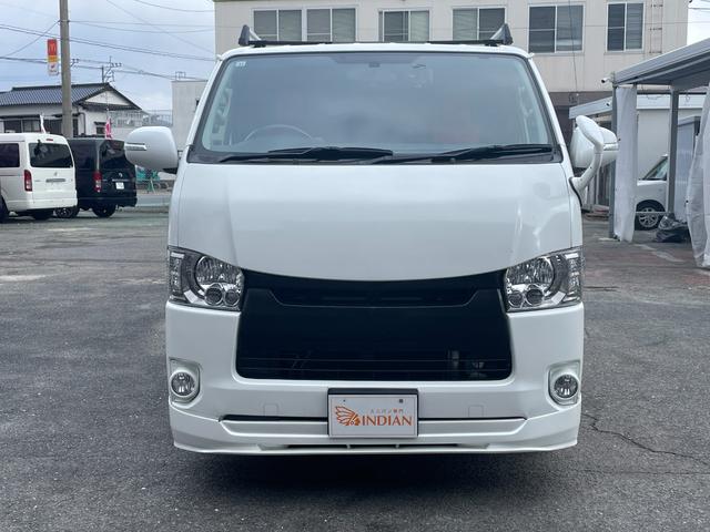 ハイエースバン スーパーＧＬ　ダークプライム　全国一年保証・純正ナビ・ＴＶ・バックカメラ・Ｂｌｕｅｔｏｏｔｈ・スマートキー・プッシュスタート・シートカバー・ＥＴＣ・社外テールライト・エアロ・社外１７インチアルミ・リアラダー・ルーフキャリア（3枚目）