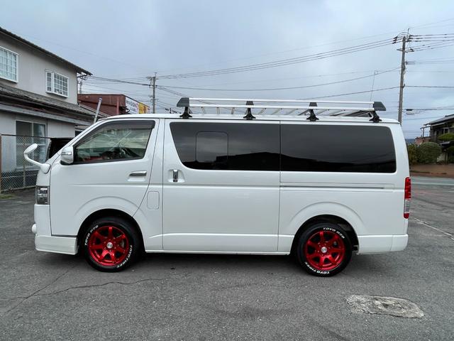 ハイエースバン スーパーＧＬ　ダークプライム　全国一年保証・純正ナビ・ＴＶ・バックカメラ・Ｂｌｕｅｔｏｏｔｈ・スマートキー・プッシュスタート・シートカバー・ＥＴＣ・社外テールライト・エアロ・社外１７インチアルミ・リアラダー・ルーフキャリア（5枚目）
