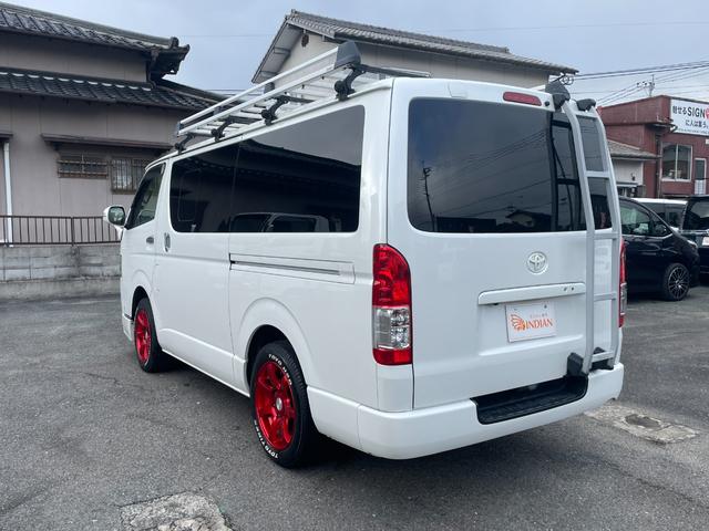 ハイエースバン スーパーＧＬ　ダークプライム　全国一年保証・純正ナビ・ＴＶ・バックカメラ・Ｂｌｕｅｔｏｏｔｈ・スマートキー・プッシュスタート・シートカバー・ＥＴＣ・社外テールライト・エアロ・社外１７インチアルミ・リアラダー・ルーフキャリア（8枚目）