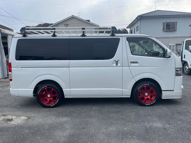 ハイエースバン スーパーＧＬ　ダークプライム　全国一年保証・純正ナビ・ＴＶ・バックカメラ・Ｂｌｕｅｔｏｏｔｈ・スマートキー・プッシュスタート・シートカバー・ＥＴＣ・社外テールライト・エアロ・社外１７インチアルミ・リアラダー・ルーフキャリア（9枚目）