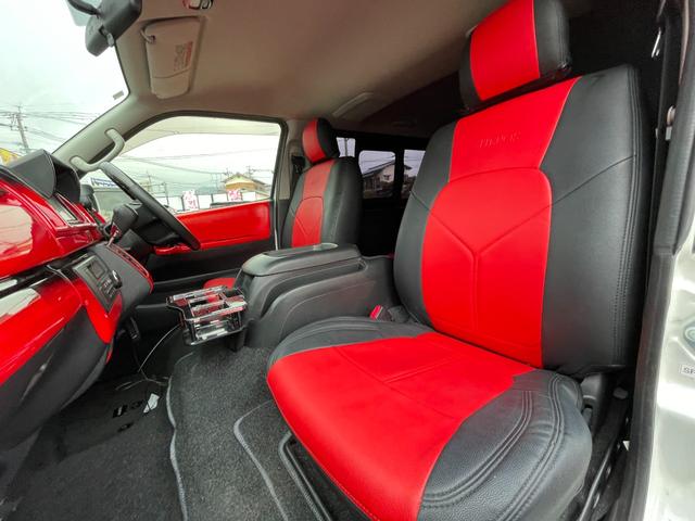 ハイエースバン スーパーＧＬ　ダークプライム　全国一年保証・純正ナビ・ＴＶ・バックカメラ・Ｂｌｕｅｔｏｏｔｈ・スマートキー・プッシュスタート・シートカバー・ＥＴＣ・社外テールライト・エアロ・社外１７インチアルミ・リアラダー・ルーフキャリア（14枚目）