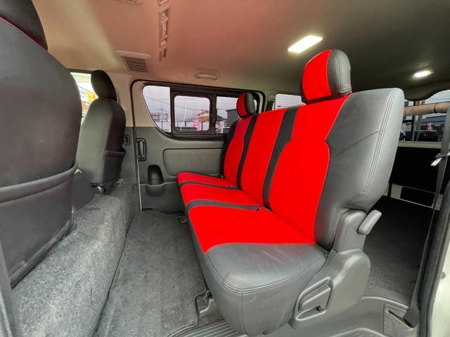 ハイエースバン スーパーＧＬ　ダークプライム　全国一年保証・純正ナビ・ＴＶ・バックカメラ・Ｂｌｕｅｔｏｏｔｈ・スマートキー・プッシュスタート・シートカバー・ＥＴＣ・社外テールライト・エアロ・社外１７インチアルミ・リアラダー・ルーフキャリア（19枚目）