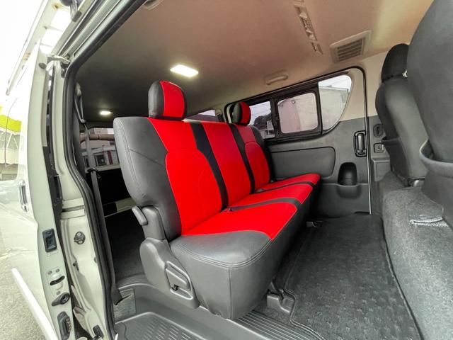 ハイエースバン スーパーＧＬ　ダークプライム　全国一年保証・純正ナビ・ＴＶ・バックカメラ・Ｂｌｕｅｔｏｏｔｈ・スマートキー・プッシュスタート・シートカバー・ＥＴＣ・社外テールライト・エアロ・社外１７インチアルミ・リアラダー・ルーフキャリア（21枚目）