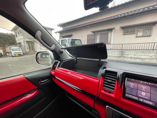 ハイエースバン スーパーＧＬ　ダークプライム　全国一年保証・純正ナビ・ＴＶ・バックカメラ・Ｂｌｕｅｔｏｏｔｈ・スマートキー・プッシュスタート・シートカバー・ＥＴＣ・社外テールライト・エアロ・社外１７インチアルミ・リアラダー・ルーフキャリア（29枚目）