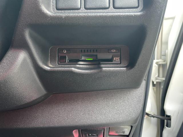 ハイエースバン スーパーＧＬ　ダークプライム　全国一年保証・純正ナビ・ＴＶ・バックカメラ・Ｂｌｕｅｔｏｏｔｈ・スマートキー・プッシュスタート・シートカバー・ＥＴＣ・社外テールライト・エアロ・社外１７インチアルミ・リアラダー・ルーフキャリア（32枚目）