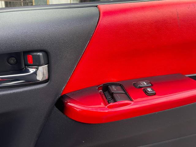 ハイエースバン スーパーＧＬ　ダークプライム　全国一年保証・純正ナビ・ＴＶ・バックカメラ・Ｂｌｕｅｔｏｏｔｈ・スマートキー・プッシュスタート・シートカバー・ＥＴＣ・社外テールライト・エアロ・社外１７インチアルミ・リアラダー・ルーフキャリア（33枚目）