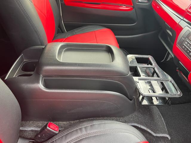 ハイエースバン スーパーＧＬ　ダークプライム　全国一年保証・純正ナビ・ＴＶ・バックカメラ・Ｂｌｕｅｔｏｏｔｈ・スマートキー・プッシュスタート・シートカバー・ＥＴＣ・社外テールライト・エアロ・社外１７インチアルミ・リアラダー・ルーフキャリア（34枚目）