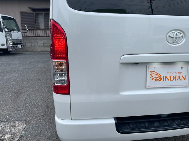 ハイエースバン スーパーＧＬ　ダークプライム　全国一年保証・純正ナビ・ＴＶ・バックカメラ・Ｂｌｕｅｔｏｏｔｈ・スマートキー・プッシュスタート・シートカバー・ＥＴＣ・社外テールライト・エアロ・社外１７インチアルミ・リアラダー・ルーフキャリア（39枚目）