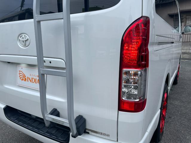 ハイエースバン スーパーＧＬ　ダークプライム　全国一年保証・純正ナビ・ＴＶ・バックカメラ・Ｂｌｕｅｔｏｏｔｈ・スマートキー・プッシュスタート・シートカバー・ＥＴＣ・社外テールライト・エアロ・社外１７インチアルミ・リアラダー・ルーフキャリア（42枚目）